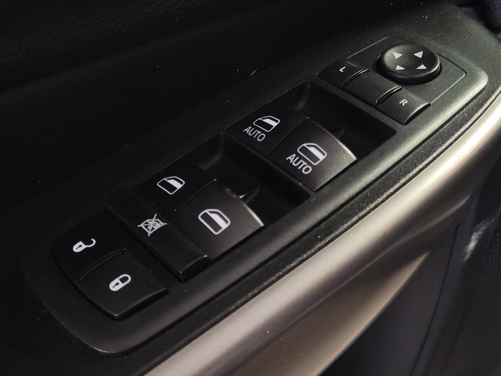 Used 2019 Jeep Cherokee Latitude w/ Popular Appearance Group AWD/4WD image 27