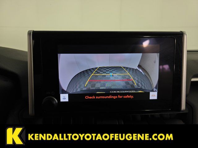 Used 2025 Toyota RAV4 XLE AWD/4WD image 19