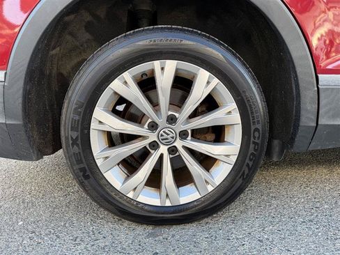 Used 2018 Volkswagen Tiguan SE AWD/4WD image 12