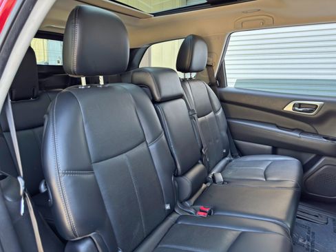 Used 2017 Nissan Pathfinder Platinum w/ Family Entertainment Package AWD/4WD image 41