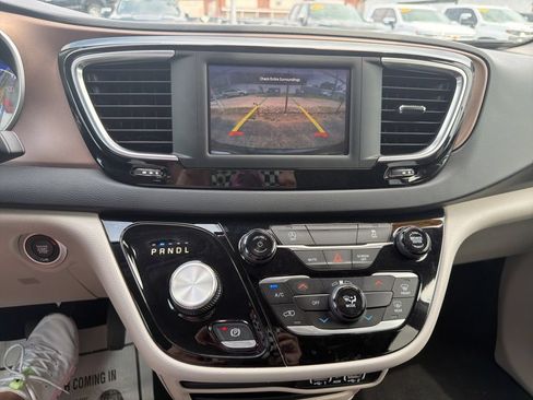 Used 2023 Chrysler Voyager LX FWD image 24