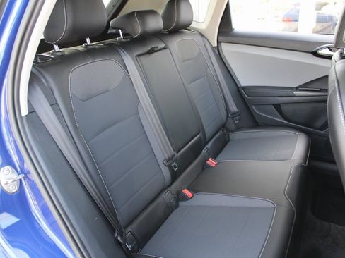 Certified 2023 Volkswagen Taos SE w/ Panoramic Sunroof Package image 24