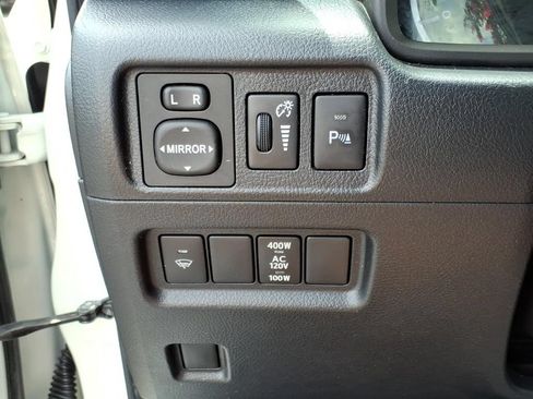 Used 2017 Toyota 4Runner Limited AWD/4WD image 17