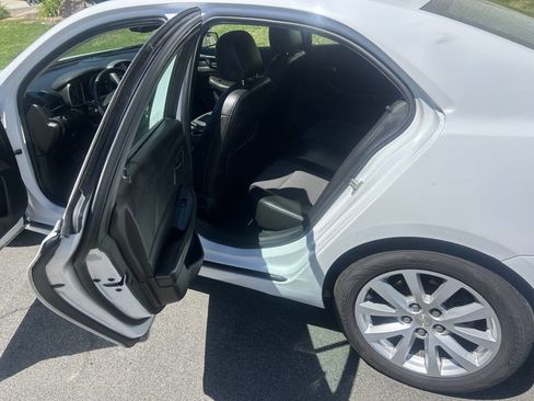 Used 2015 Chevrolet Malibu LT image 1