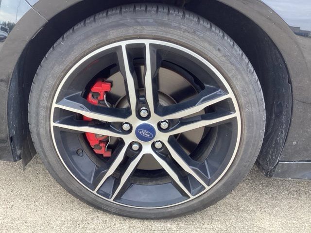 Used 2017 Ford Focus ST FWD image 7