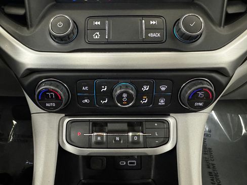 Used 2023 GMC Acadia SLT image 22