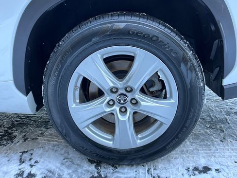 Used 2023 Toyota Highlander LE image 25