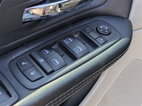 Used 2020 Dodge Grand Caravan SXT image 9