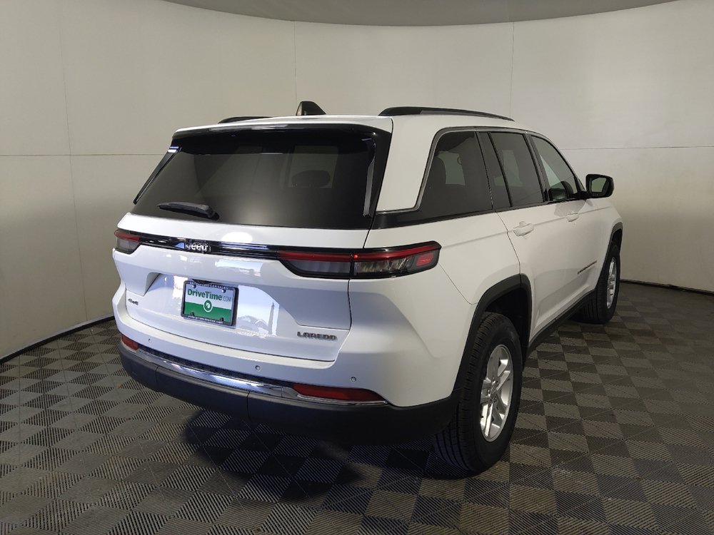 Used 2023 Jeep Grand Cherokee Laredo w/ Luxury Tech Group I AWD/4WD image 7