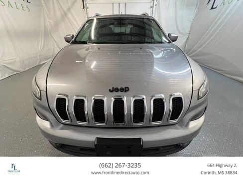 Used 2017 Jeep Cherokee Latitude w/ True North Edition AWD/4WD image 2