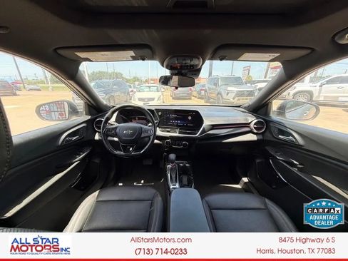 Used 2024 Chevrolet Trax RS w/ Sunroof Package FWD image 17