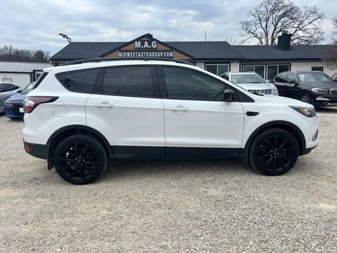 Used 2017 Ford Escape SE w/ SE Sport Appearance Package AWD/4WD image 6