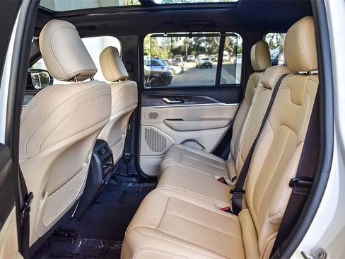 Used 2022 Jeep Grand Cherokee Limited 4xe w/ Luxury Tech Group II image 19