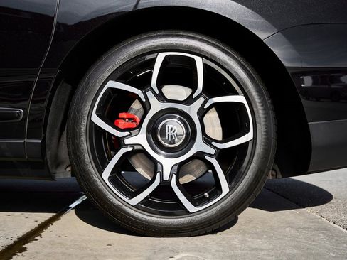 Used 2021 Rolls-Royce Cullinan Black Badge image 21