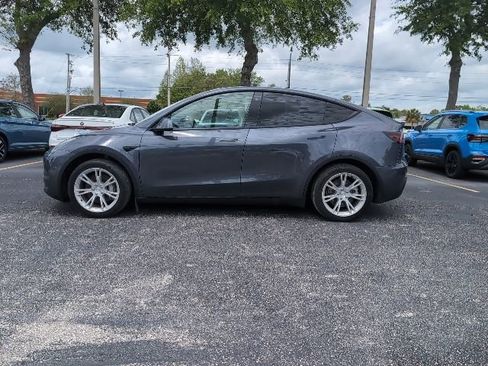 Used 2022 Tesla Model Y Long Range AWD/4WD image 3