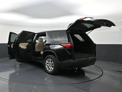 Used 2023 Chevrolet Traverse LS FWD image 3