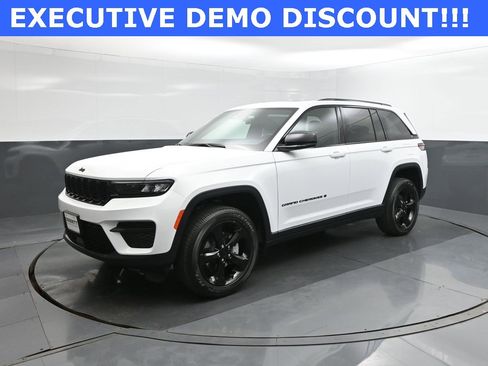 New 2025 Jeep Grand Cherokee Altitude image 1