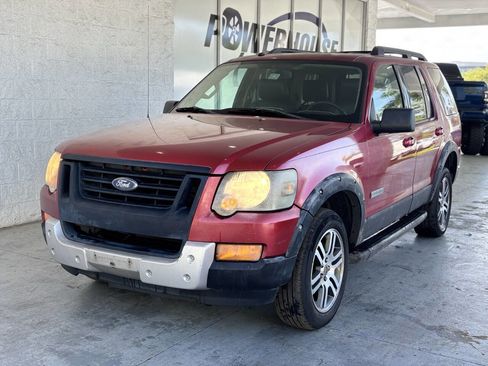 Used 2007 Ford Explorer XLT image 2