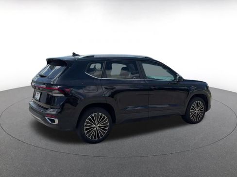 Used 2026 Volkswagen Taos SE FWD image 14