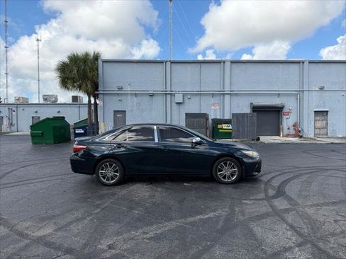 Used 2016 Toyota Camry SE image 11