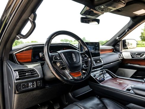 Used 2022 Lincoln Navigator L Reserve AWD/4WD image 3