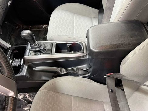 Certified 2018 Toyota Tacoma SR5 AWD/4WD image 22