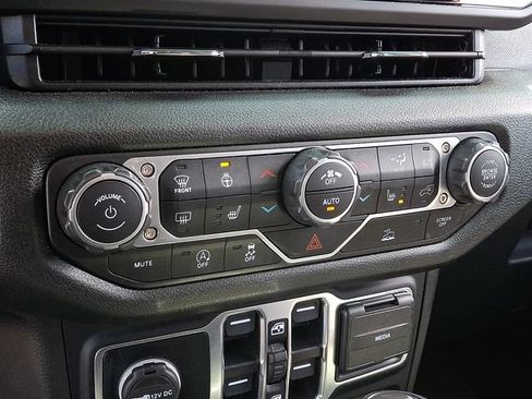 Used 2025 Jeep Wrangler Unlimited Sport AWD/4WD image 13