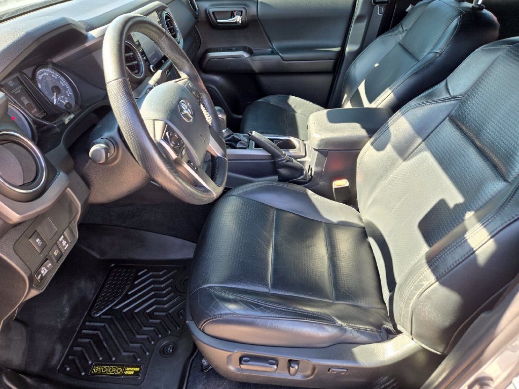 Used 2020 Toyota Tacoma TRD Off-Road w/ TRD Premium Off Road Package AWD/4WD image 10