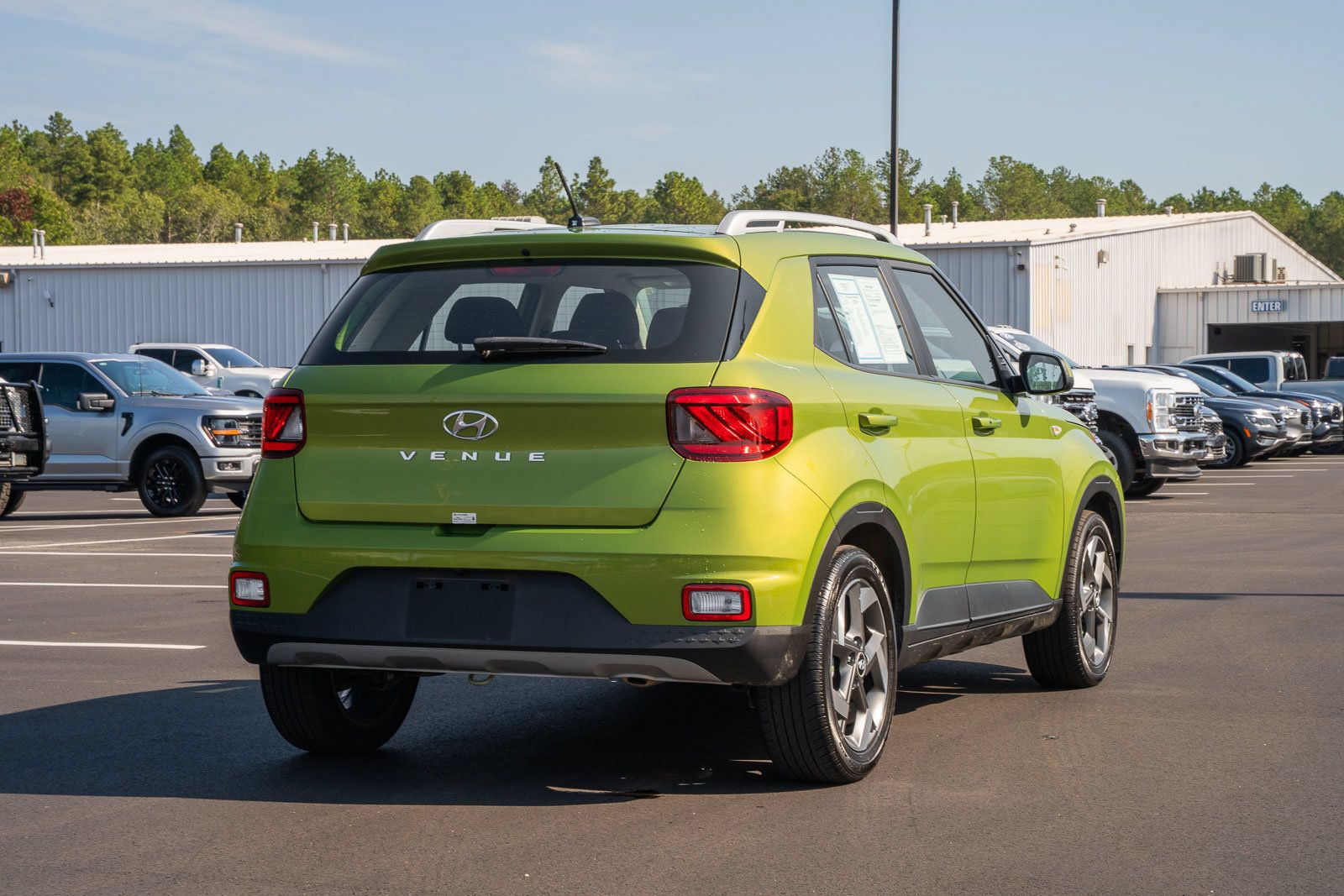 Used 2024 Hyundai Venue SEL FWD image 8