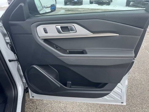 Certified 2025 Ford Explorer Active image 33