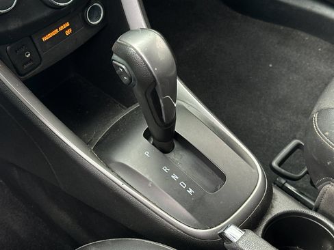Used 2019 Chevrolet Trax LT w/ LT Convenience Package FWD image 19