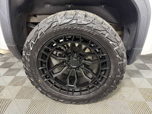 Used 2025 GMC Sierra 1500 SLT AWD/4WD image 15