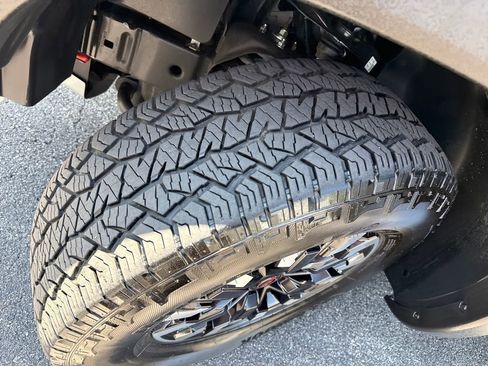 Used 2024 Nissan Frontier PRO-4X AWD/4WD image 30