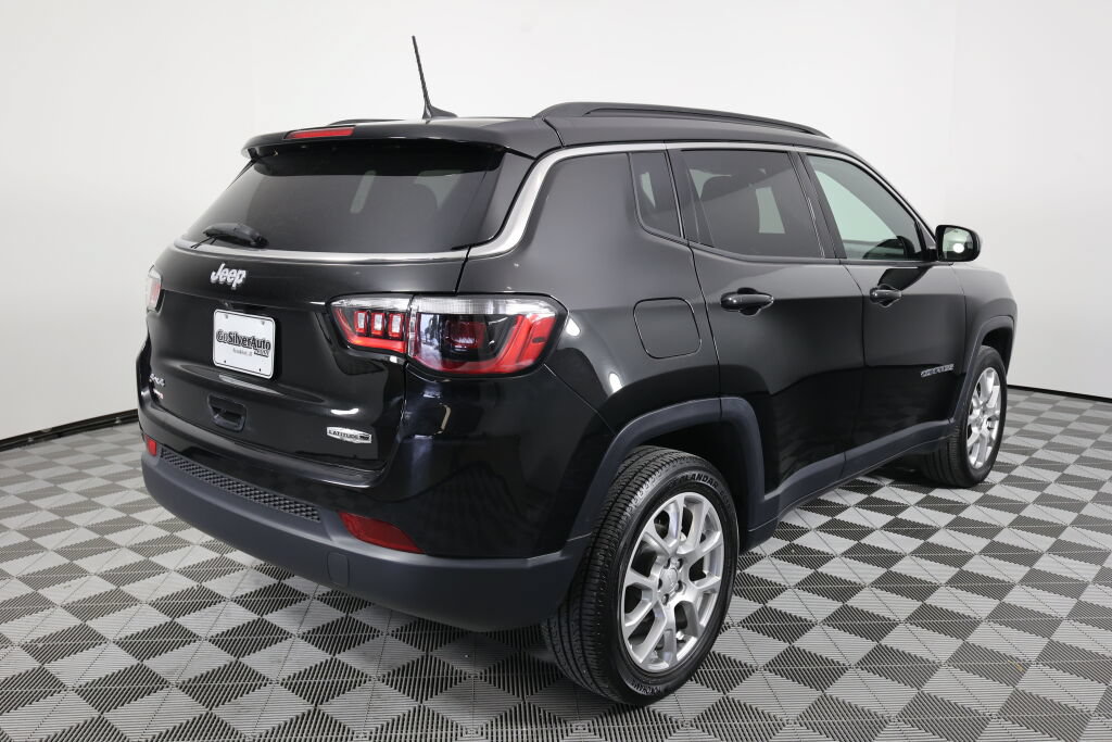 Used 2023 Jeep Compass Latitude AWD/4WD image 2