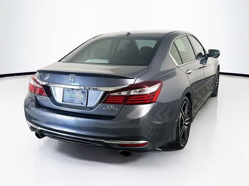 Used 2016 Honda Accord Touring image 9