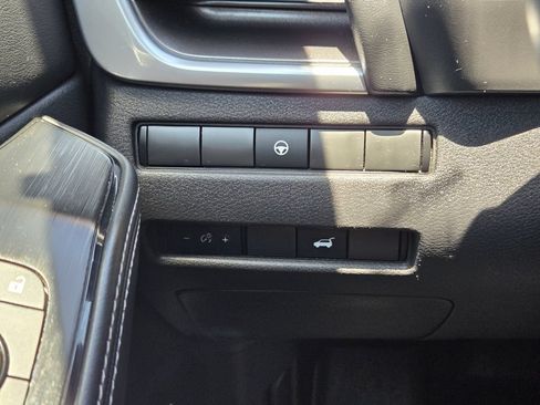 Used 2022 Nissan Rogue SV w/ SV Premium Package FWD image 23