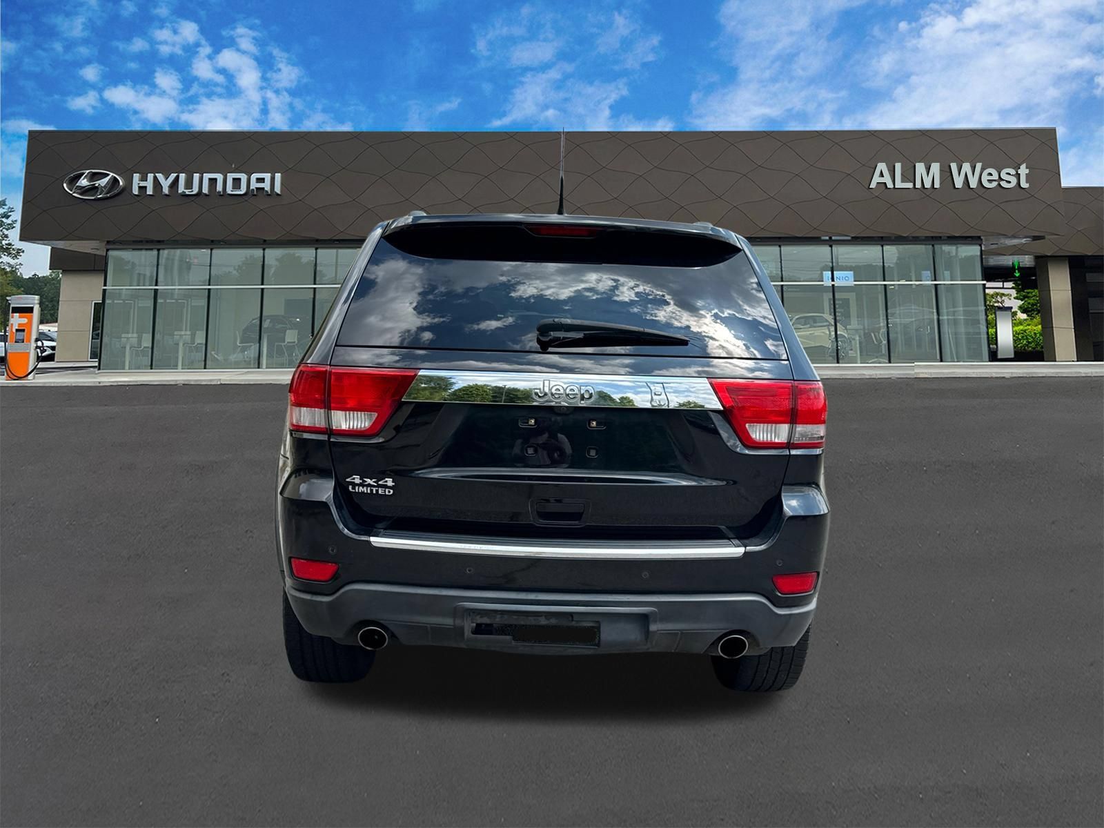 Used 2011 Jeep Grand Cherokee Limited w/ Luxury Group II AWD/4WD image 6