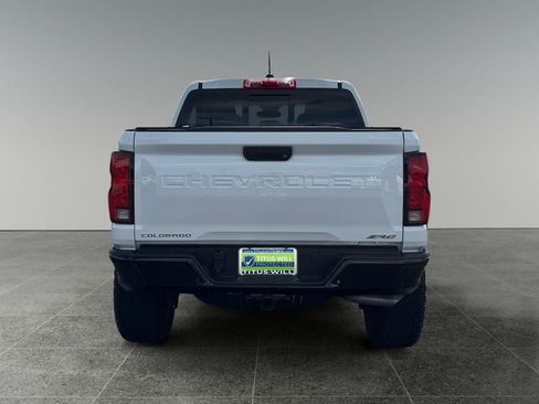Used 2024 Chevrolet Colorado ZR2 w/ Technology Package AWD/4WD image 6
