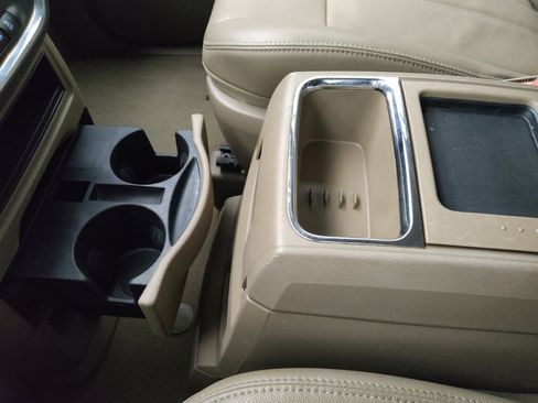 Used 2016 Chrysler Town & Country Touring w/ Driver Convenience Group image 26