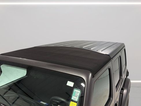 Used 2019 Jeep Wrangler Unlimited Sahara w/ Cold Weather Group AWD/4WD image 10