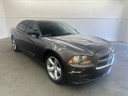 Used 2014 Dodge Charger SE image 3