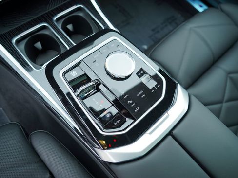 New 2026 BMW 740i w/ Premium Package RWD image 17