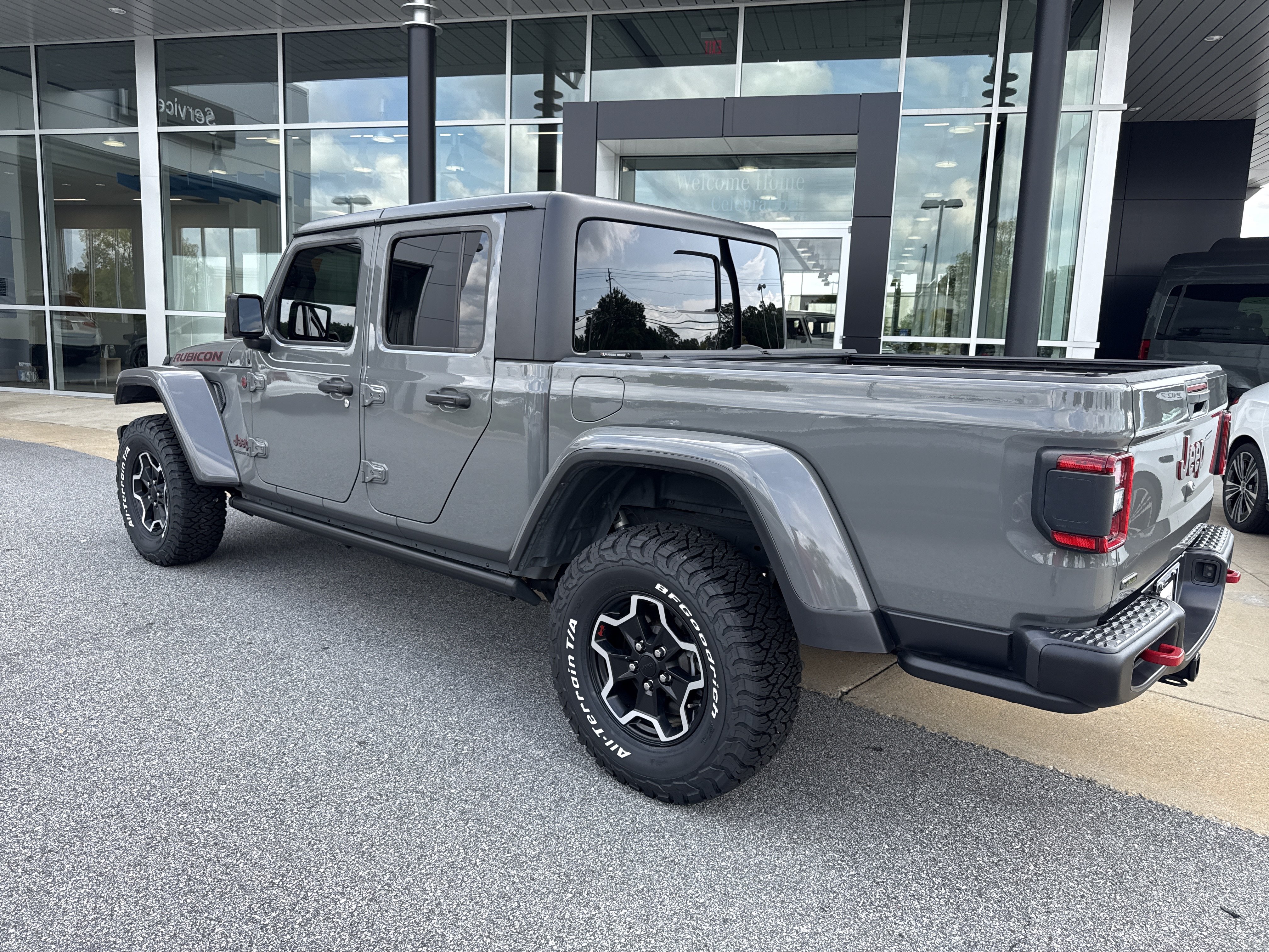 Used 2022 Jeep Gladiator Rubicon w/ LED Lighting Group AWD/4WD image 8