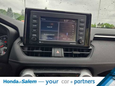 Used 2021 Toyota RAV4 LE FWD image 17