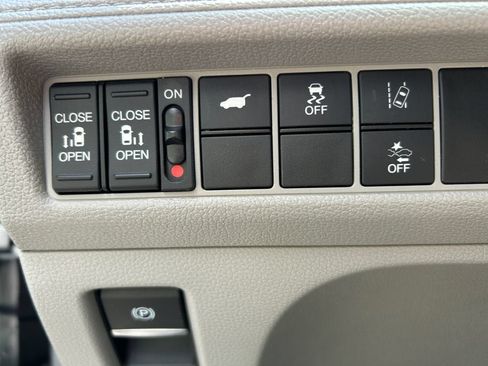 Used 2018 Honda Odyssey EX-L image 19