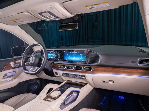 New 2026 Mercedes-Benz GLS 580 4MATIC image 4