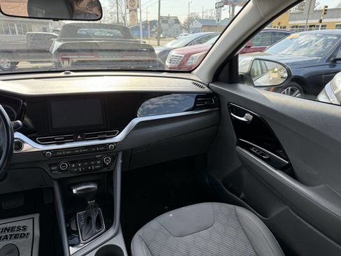 Used 2022 Kia Niro LXS image 12