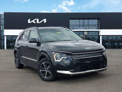 Certified 2025 Kia Niro FWD image 1