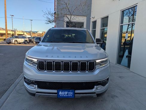 Used 2023 Jeep Wagoneer Series III w/ Preferred Equipment Group AWD/4WD image 2