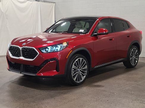 Used 2026 BMW X2 xDrive28i w/ Technology Package AWD/4WD image 3
